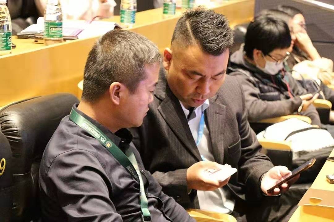 4G电子学生证作为全国首款内置北斗芯片的云考勤智能产品，获清华研究院长好评！