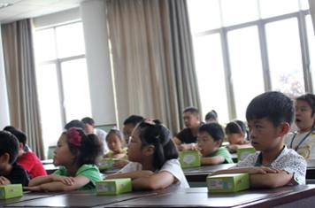 「智能电子学生证」家长质疑各类智能校园产品雷同，几米给出回应