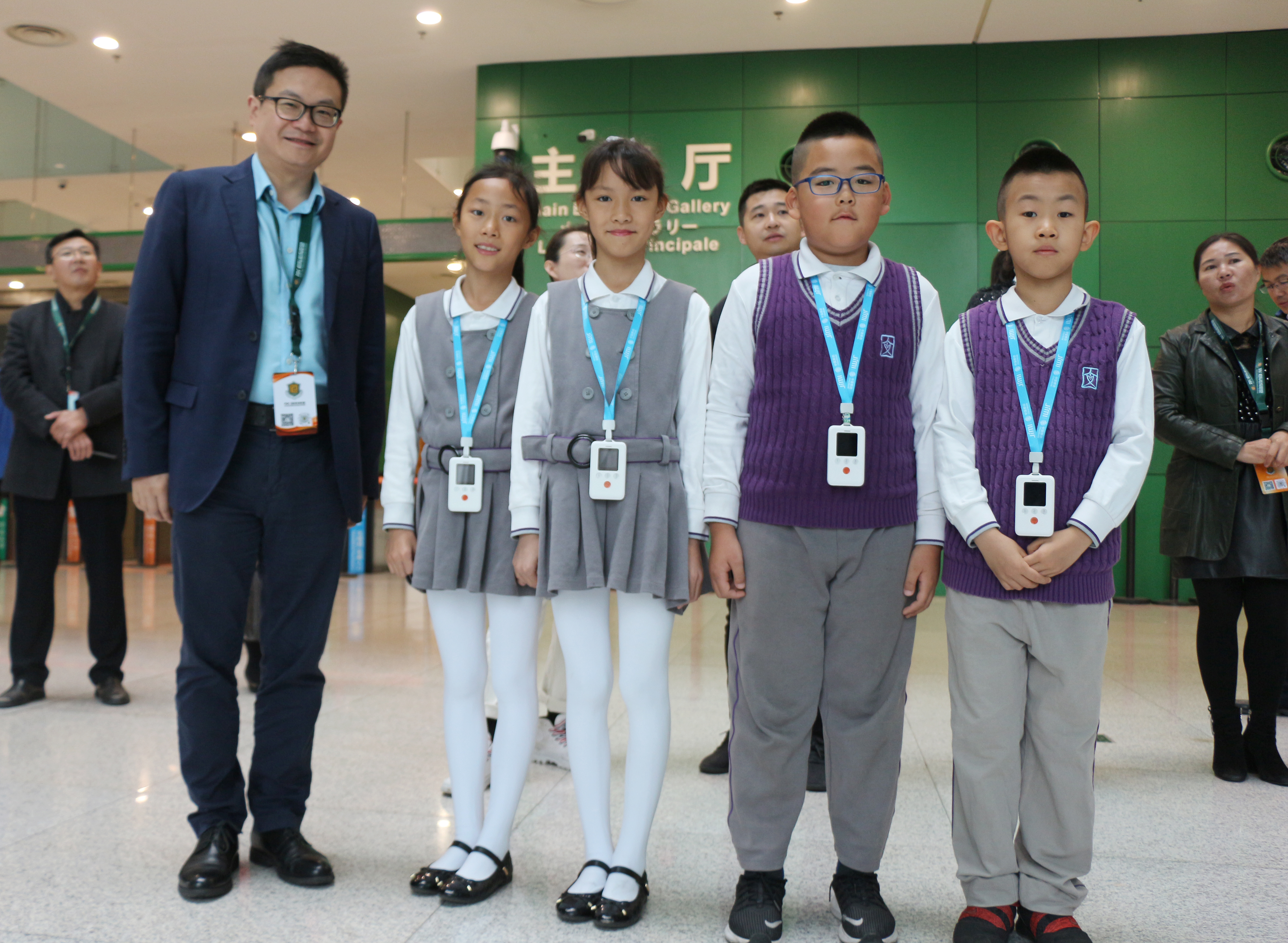 「智能电子学生证」定制化4G智慧校园解决方案，家校互联无障碍