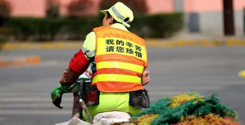 智能电子工牌实现环卫业智能化管理，保障环卫工人人身安全