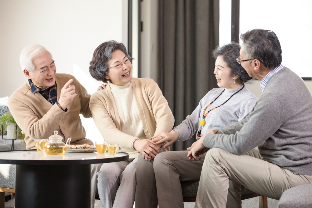 智慧社区养老解决方案，老人健康检测一键绿码安全出行