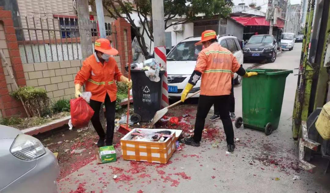 具备通话功能的智能电子工牌让环卫工人作业更安全高效